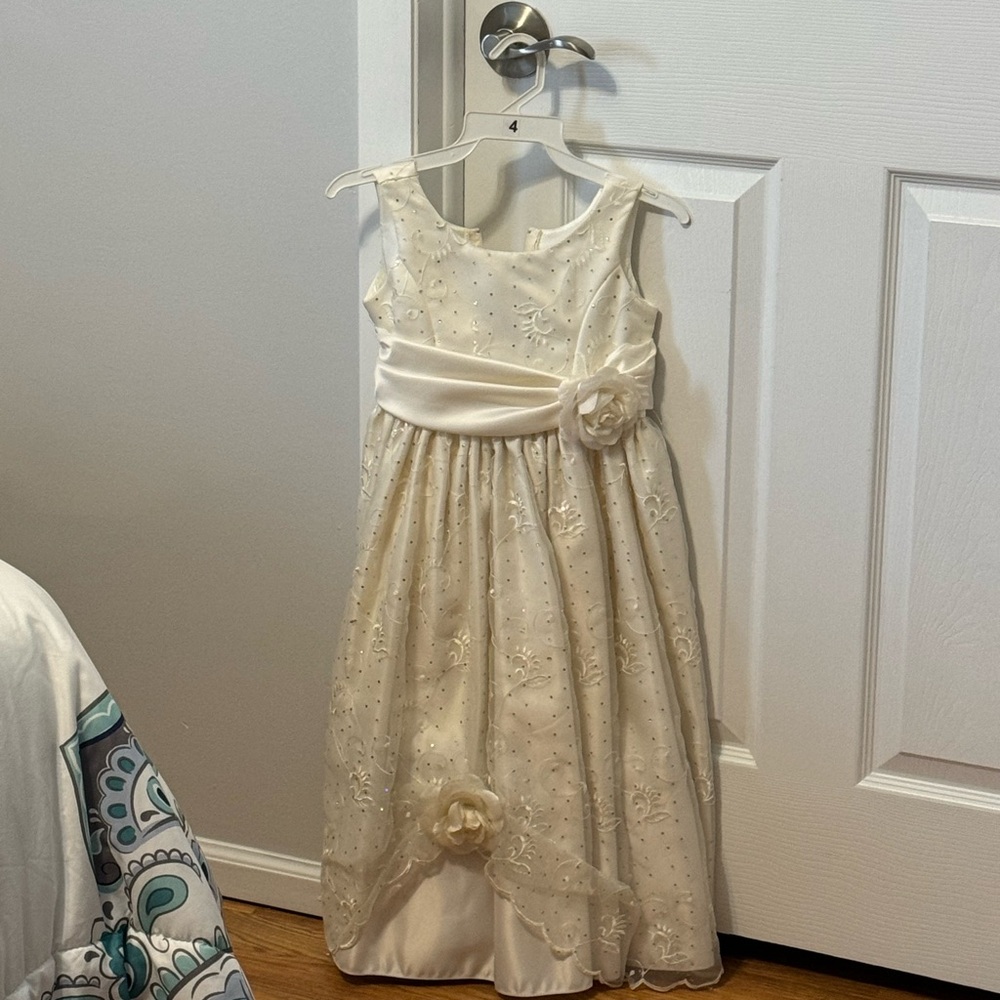 Cozy cozy size 3 dress. Needs a new zipper on the back.